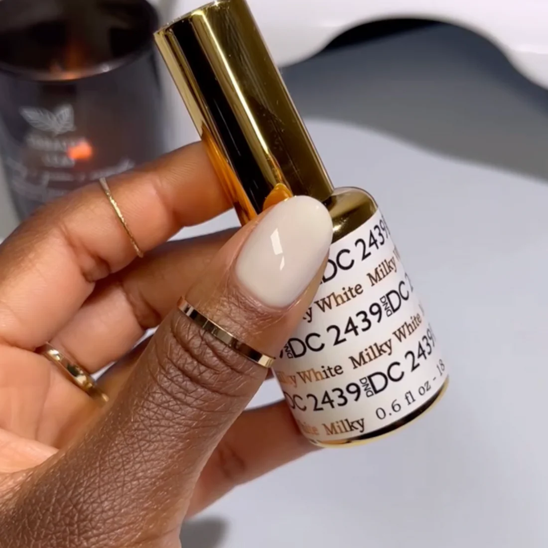DND Duo Gel - DC2439 Milky White - Image 3