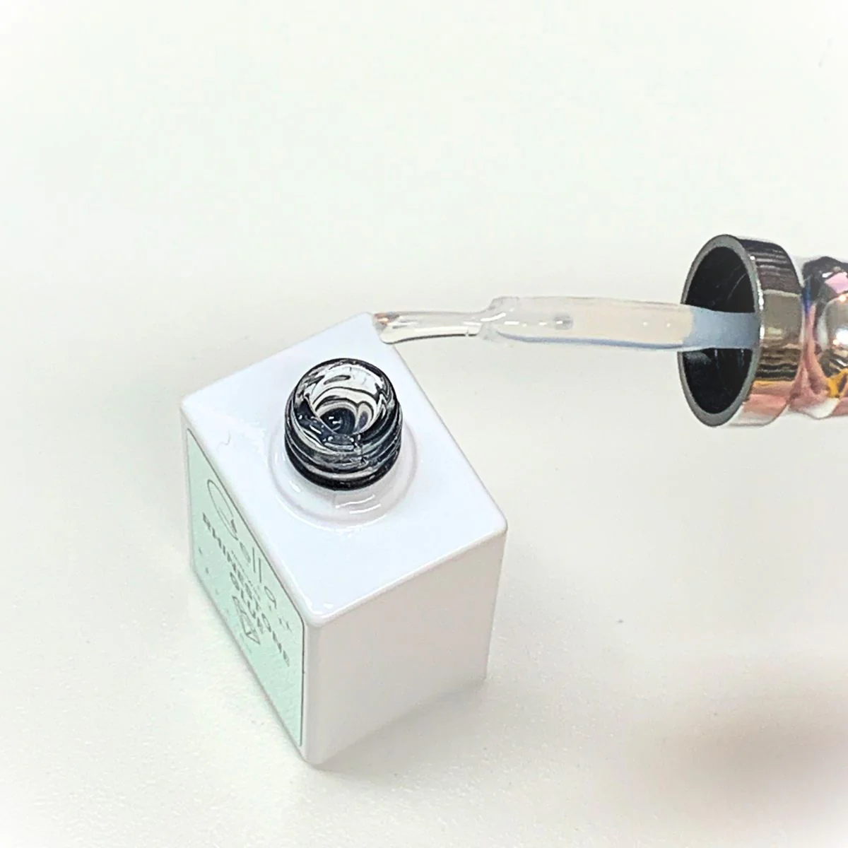 Rhinestone Glue 15ml (Silver Pointed Lid) - Image 2
